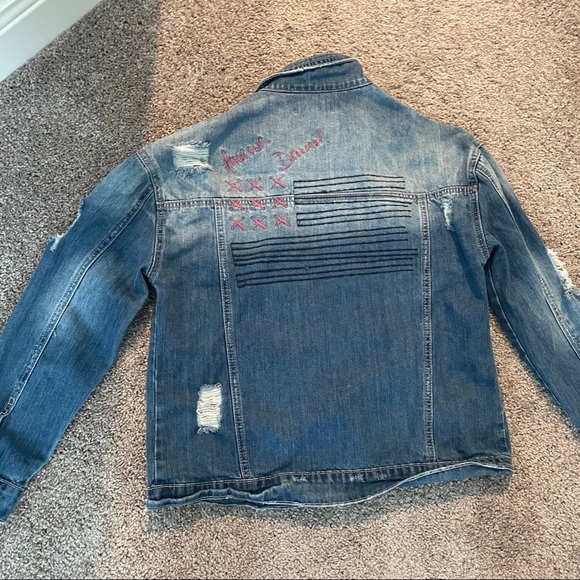 Missguided Distressed Jean Jacket - Picture 4 of 6